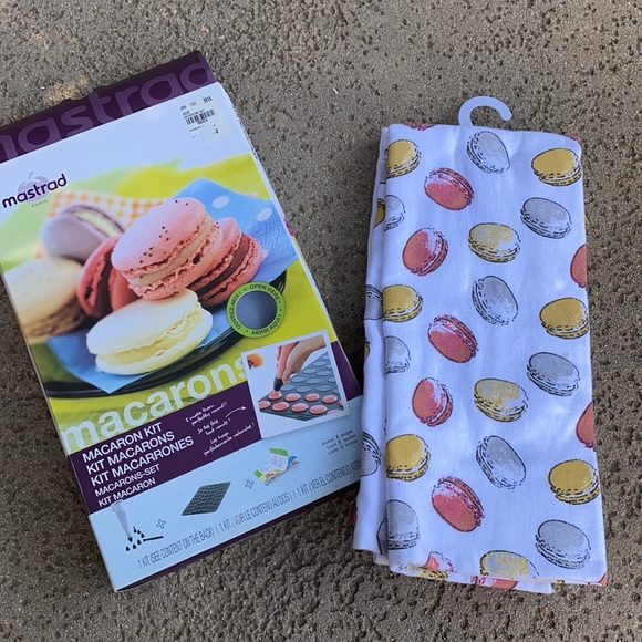 Macaroon Cookie Dessert Creation Baking Kit + Themed Kitchen Towels Set NWT - Picture 2 of 5